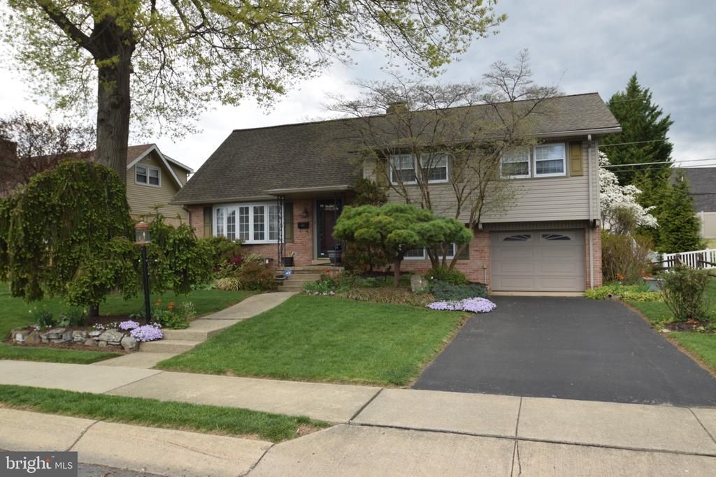 1305 WHITFIELD BOULEVARD, READING, PA 19609