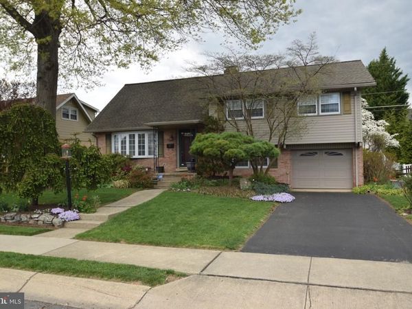 1305 WHITFIELD BOULEVARD, READING, PA 19609