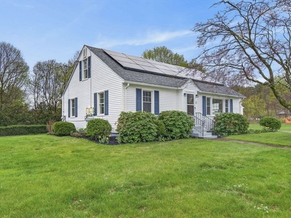 10 Oak Pond Ave, Millbury, MA 01527