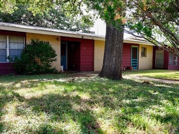 110 W Lakecrest DR , Bluffton, TX 78607