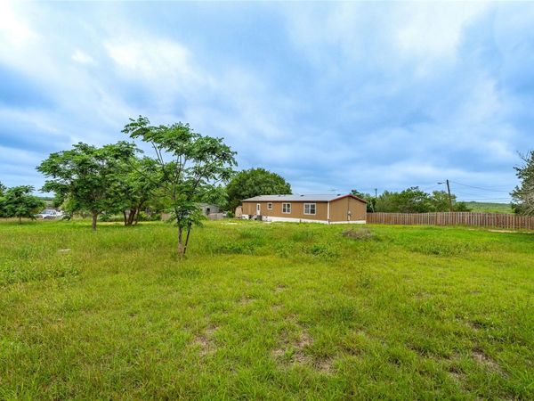 100 Cattle BND, Niederwald, TX 78640