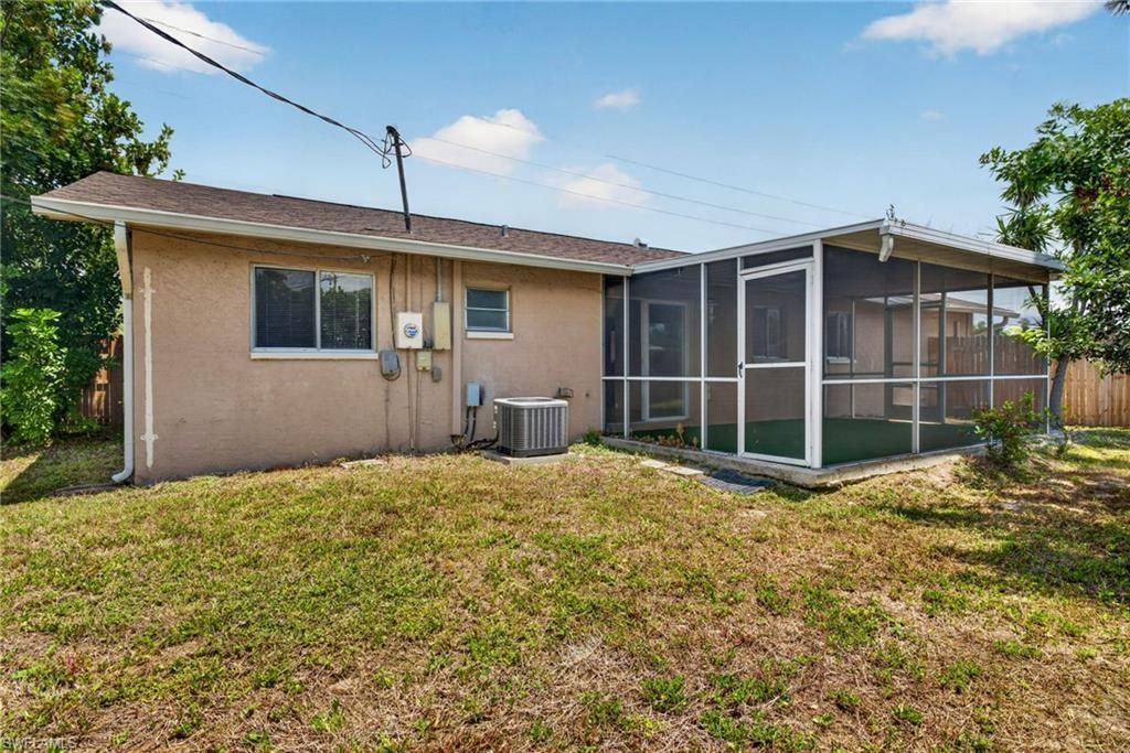 9090 San Carlos Blvd, Fort Myers, FL 33967 Photo