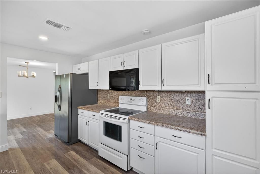 9090 San Carlos Blvd, Fort Myers, FL 33967 Photo