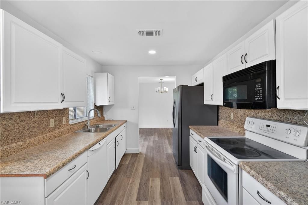 9090 San Carlos Blvd, Fort Myers, FL 33967 Photo