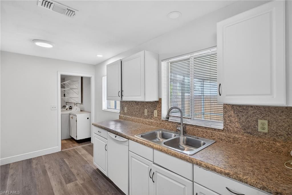 9090 San Carlos Blvd, Fort Myers, FL 33967 Photo