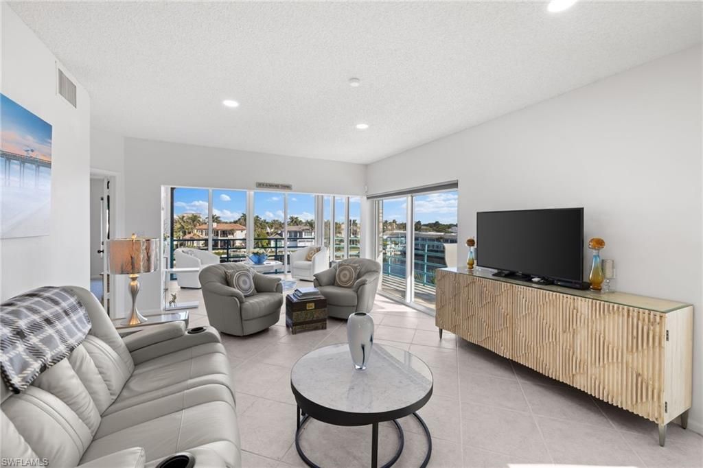 255 Park Shore Dr, Unit 3-341, Naples, FL 34103 Photo