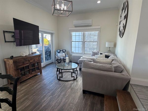 326 E Walnut Street , Long Beach, NY 11561