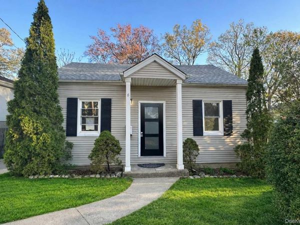 8 Bayard Avenue, Bayville, NY 11709