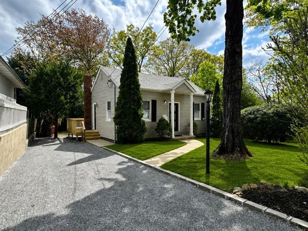 8 Bayard Avenue, Bayville, NY 11709