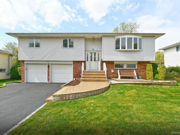 62 Beaumont Drive , Plainview, NY 11803