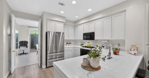 982 South Beach Dr, Sacramento, CA 95831 Photo