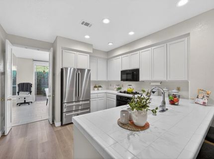 982 South Beach Dr, Sacramento, CA 95831 Photo