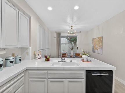 982 South Beach Dr, Sacramento, CA 95831 Photo