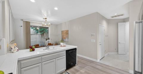 982 South Beach Dr, Sacramento, CA 95831 Photo