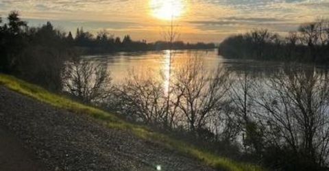 982 South Beach Dr, Sacramento, CA 95831 Photo