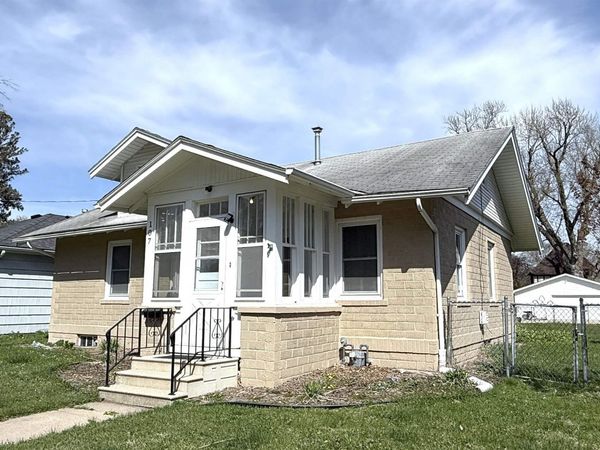 107 S Rhode Island Avenue, Mason City, IA 50401