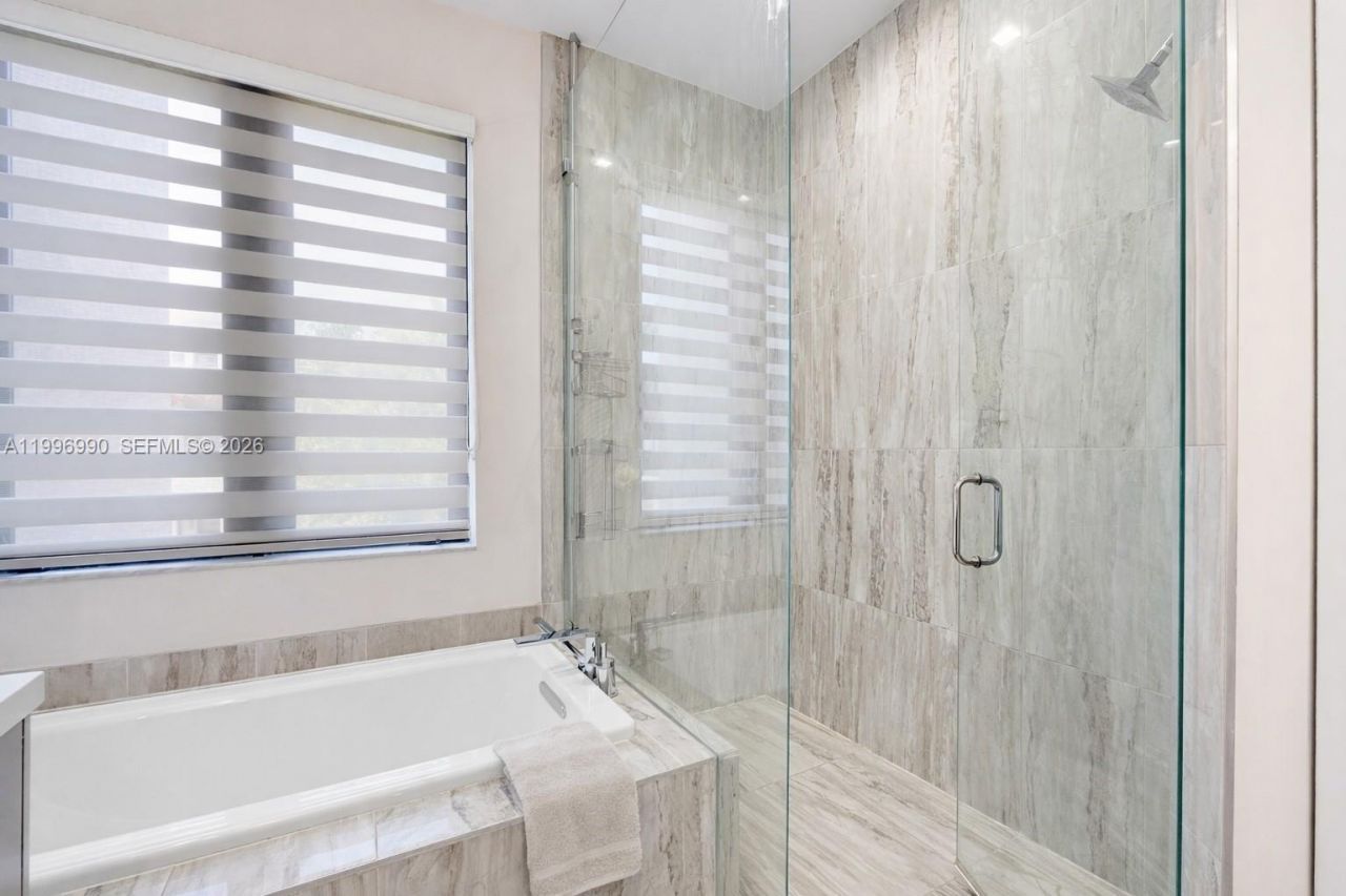 8424 NW 51st Ter, Doral, FL 33166 Photo