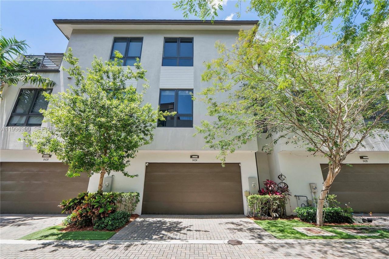 8424 NW 51st Ter, Doral, FL 33166 Photo