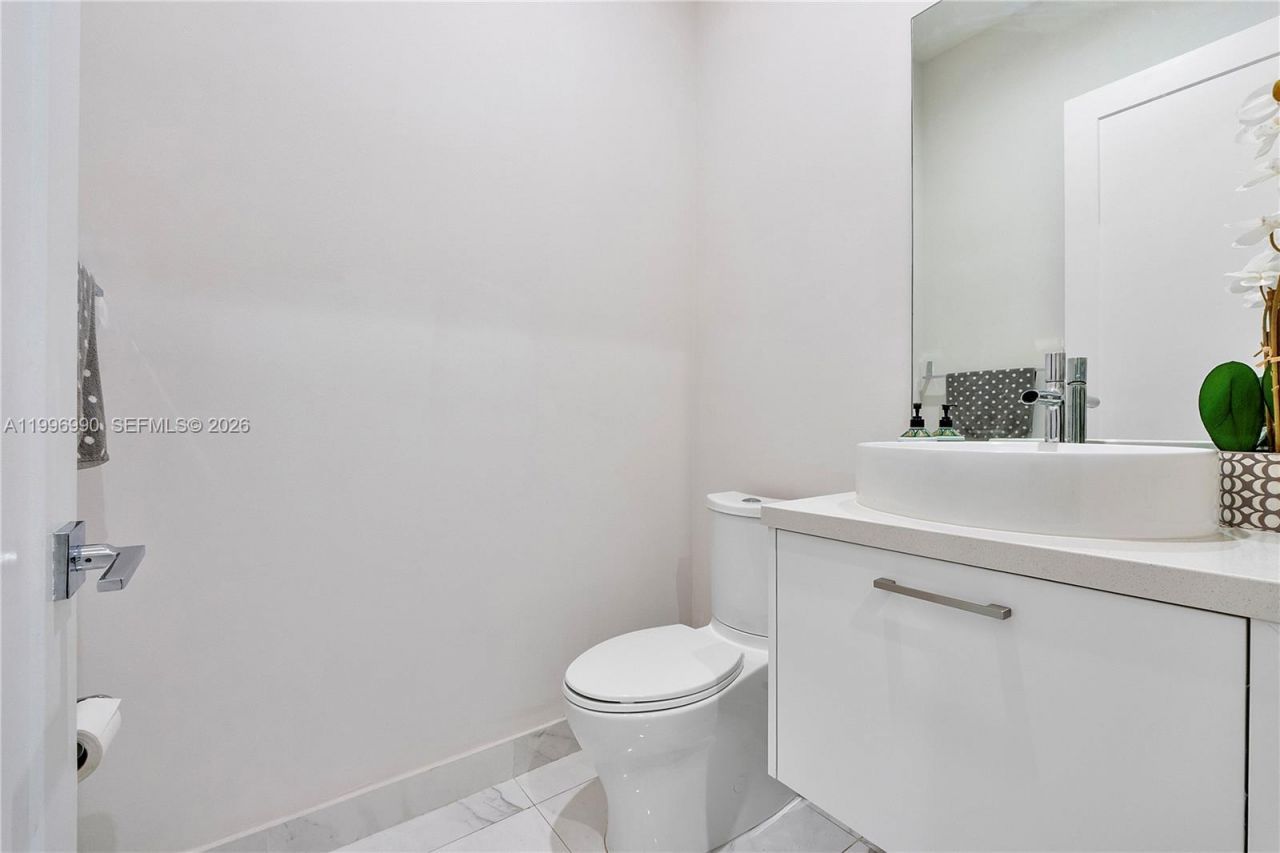 8424 NW 51st Ter, Doral, FL 33166 Photo