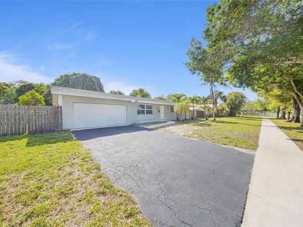 1320 NW 72nd Ave , Plantation, FL 33313