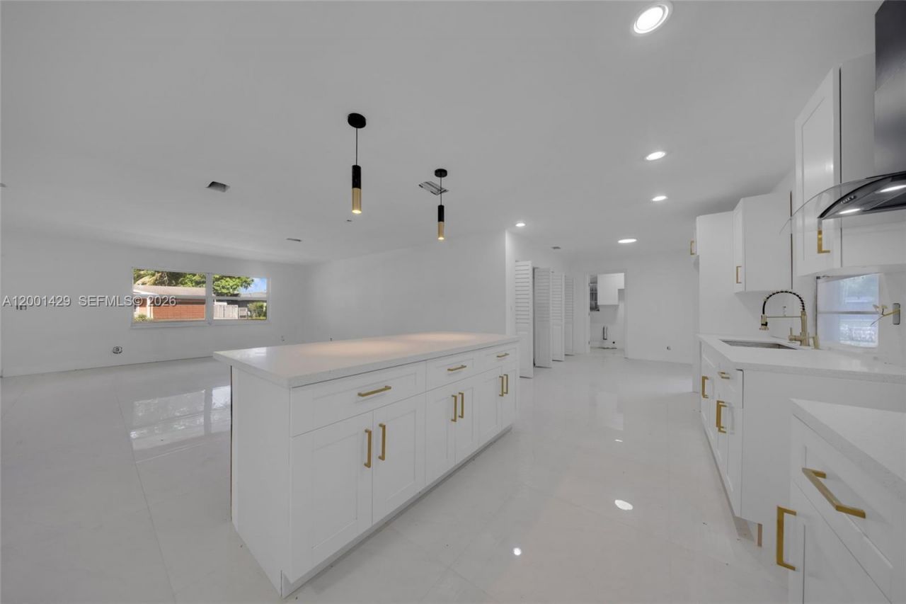 1320 NW 72nd Ave, Plantation, FL 33313 Photo