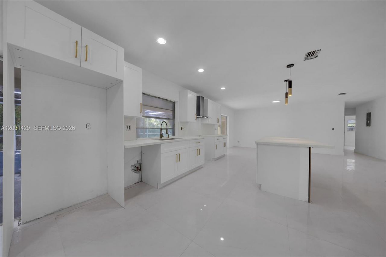 1320 NW 72nd Ave, Plantation, FL 33313 Photo