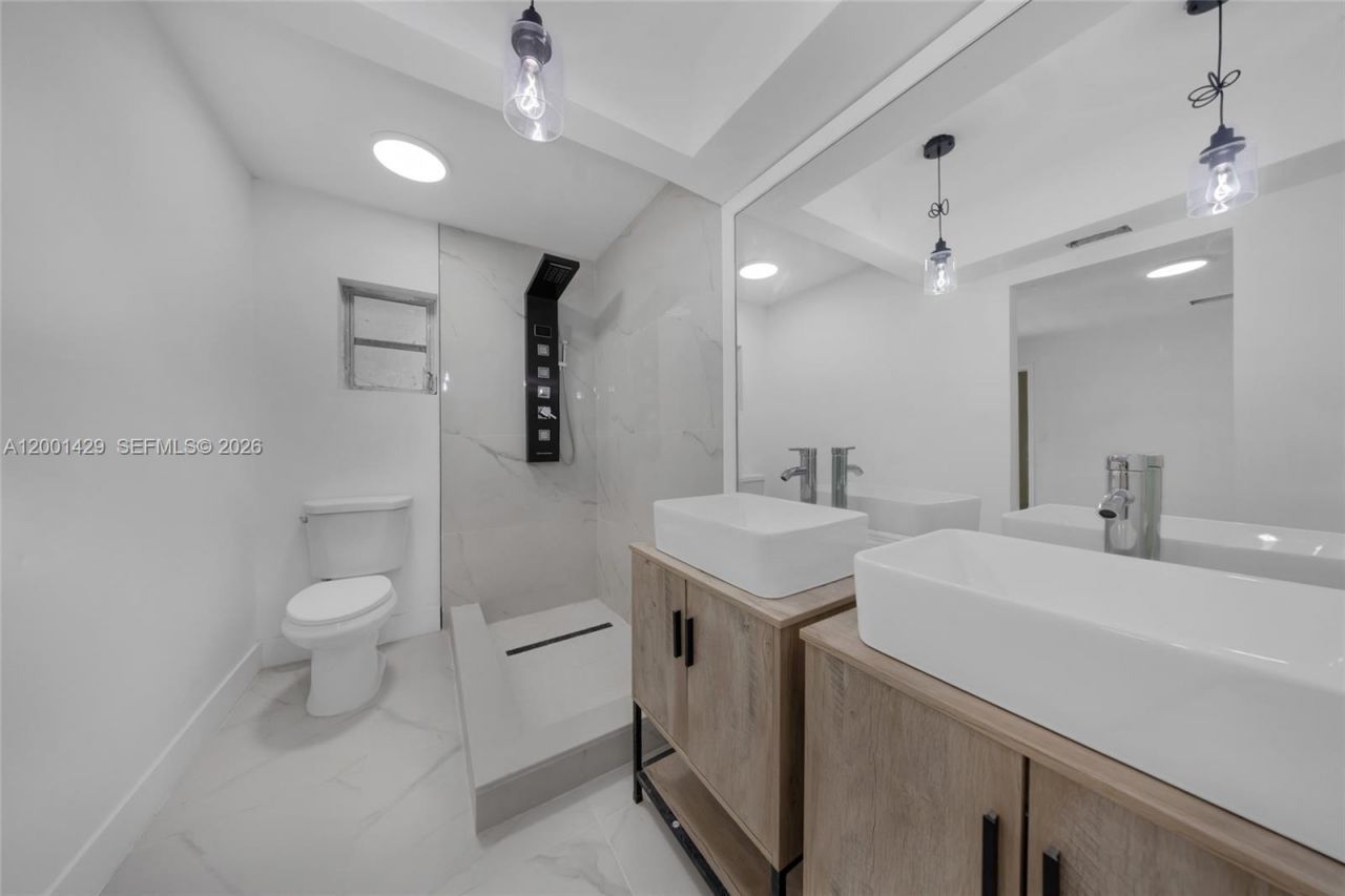 1320 NW 72nd Ave, Plantation, FL 33313 Photo