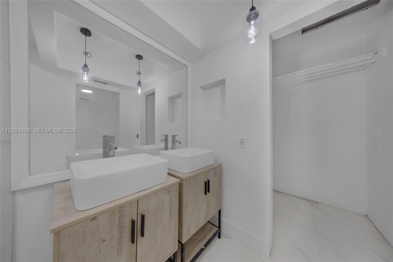 1320 NW 72nd Ave, Plantation, FL 33313 Photo