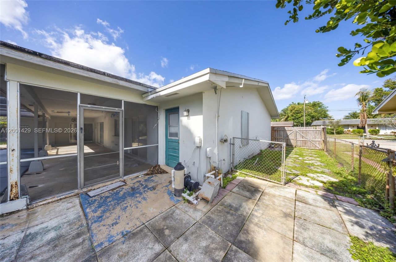 1320 NW 72nd Ave, Plantation, FL 33313 Photo