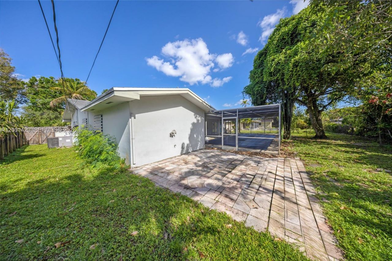 1320 NW 72nd Ave, Plantation, FL 33313 Photo