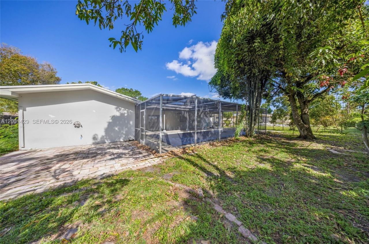 1320 NW 72nd Ave, Plantation, FL 33313 Photo