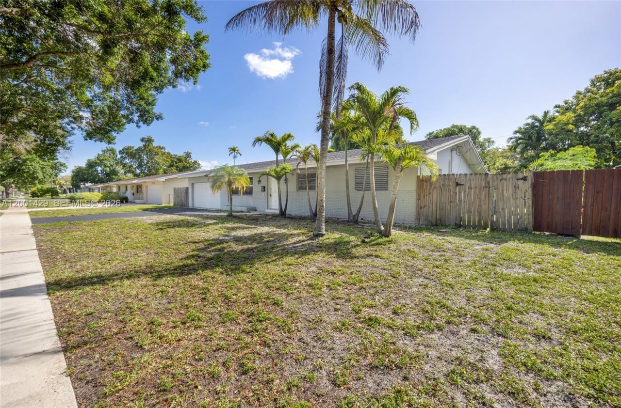 1320 NW 72nd Ave, Plantation, FL 33313 Photo