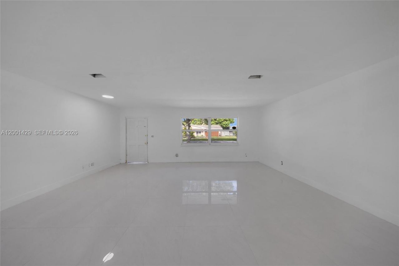 1320 NW 72nd Ave, Plantation, FL 33313 Photo