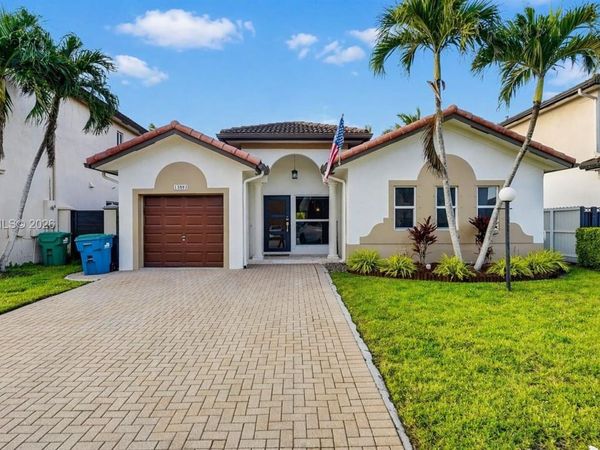 15893 SW 138th Ter , Miami, FL 33196