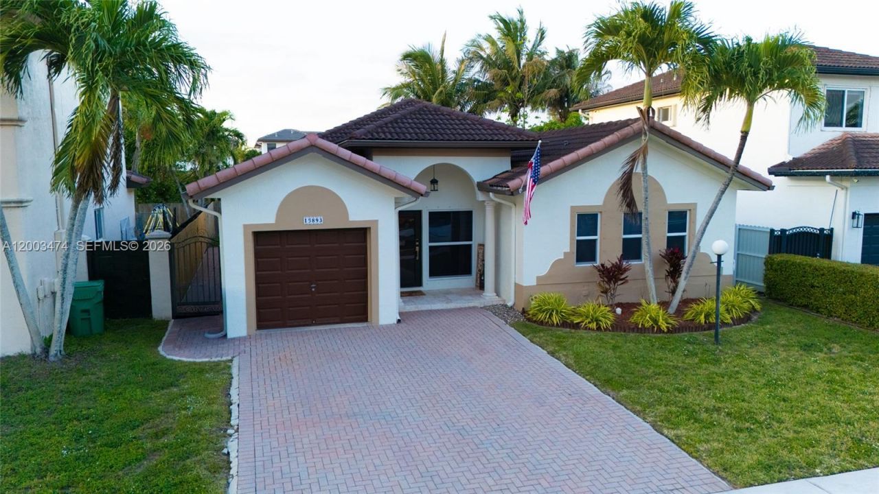 15893 SW 138th Ter , Miami, FL 33196 Photo