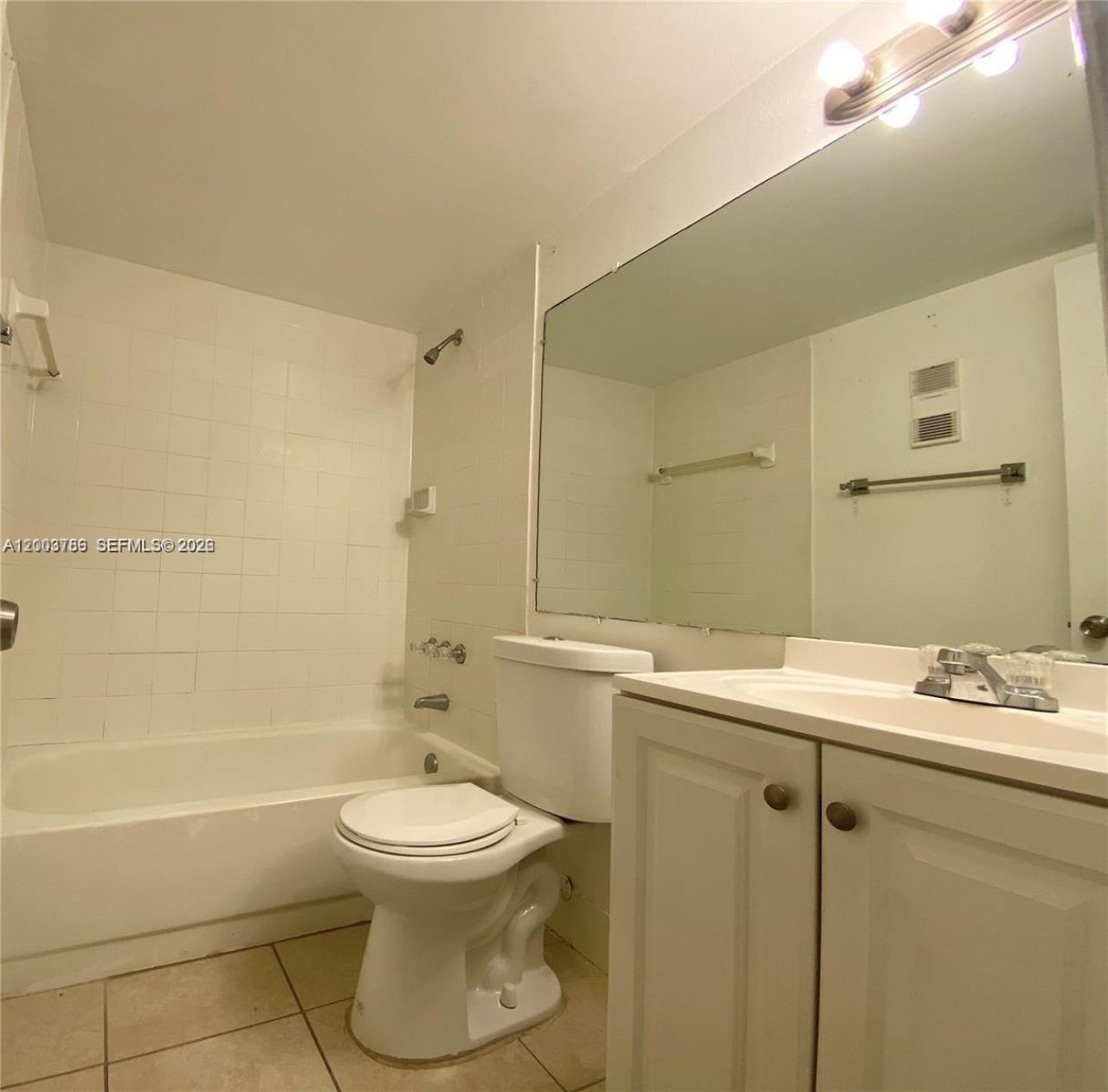 4033 Lakeside Dr , Unit 4033, Tamarac, FL 33319 Photo