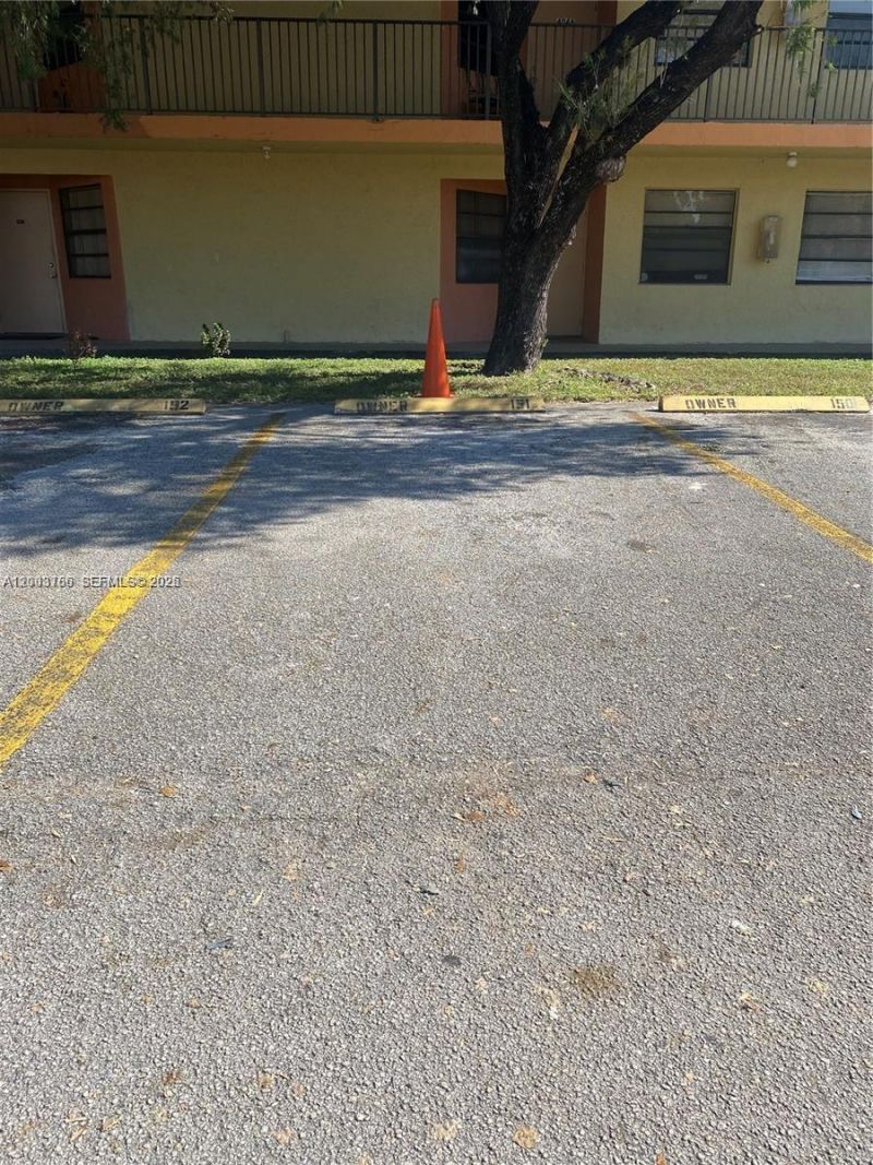 4033 Lakeside Dr, Unit 4033, Tamarac, FL 33319 Photo