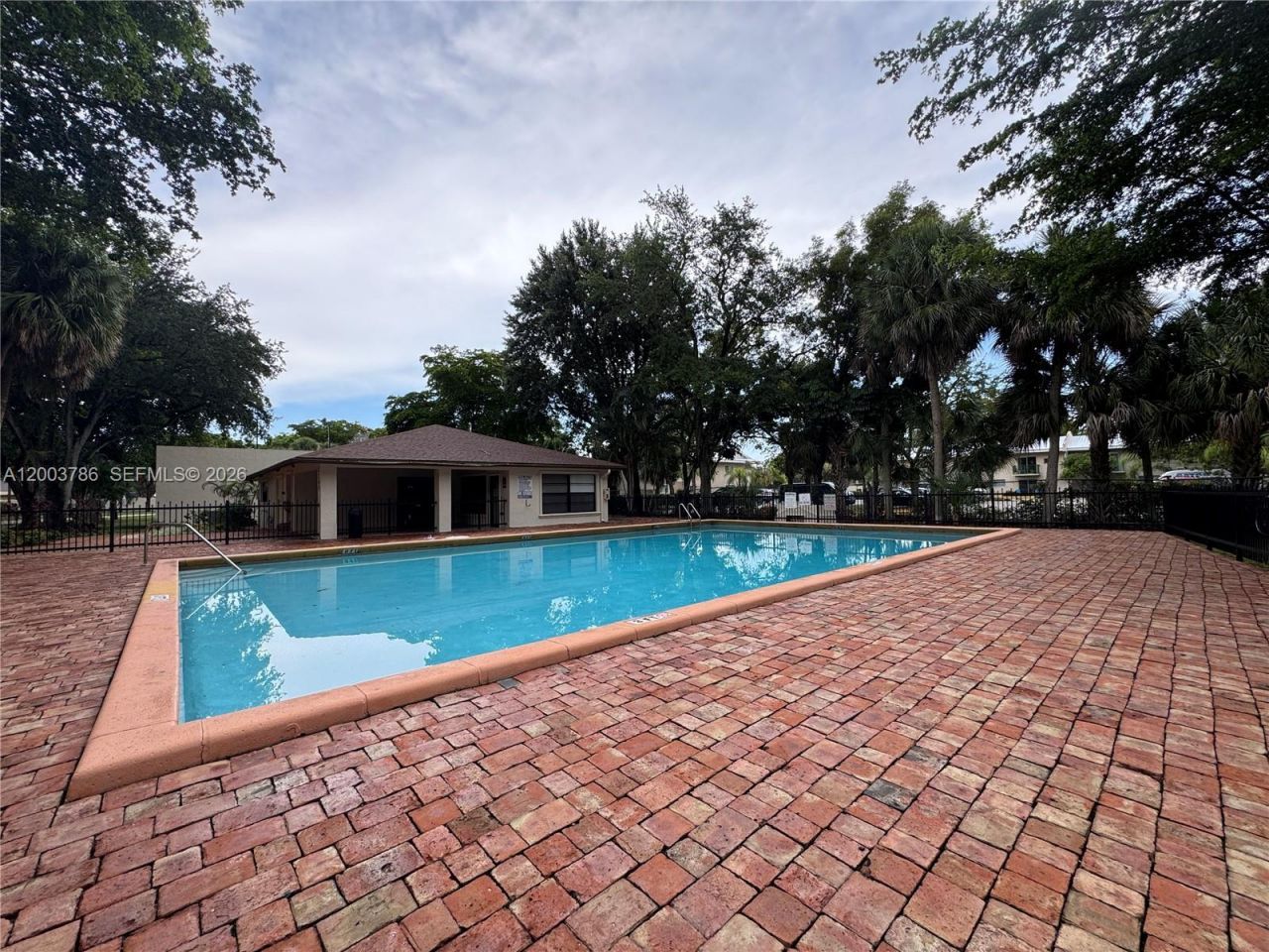 4033 Lakeside Dr, Unit 4033, Tamarac, FL 33319 Photo