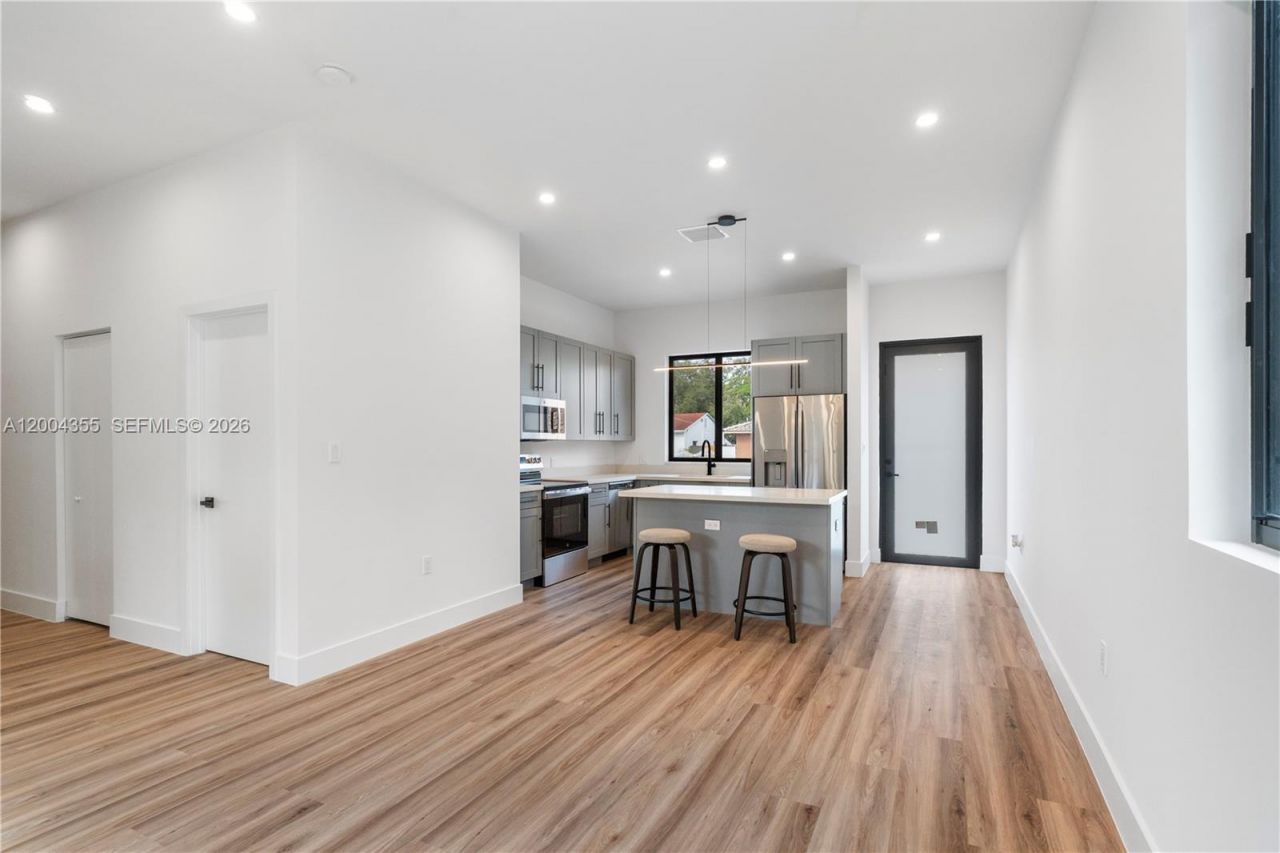 4518 NW 4 St , Miami, FL 33126 Photo