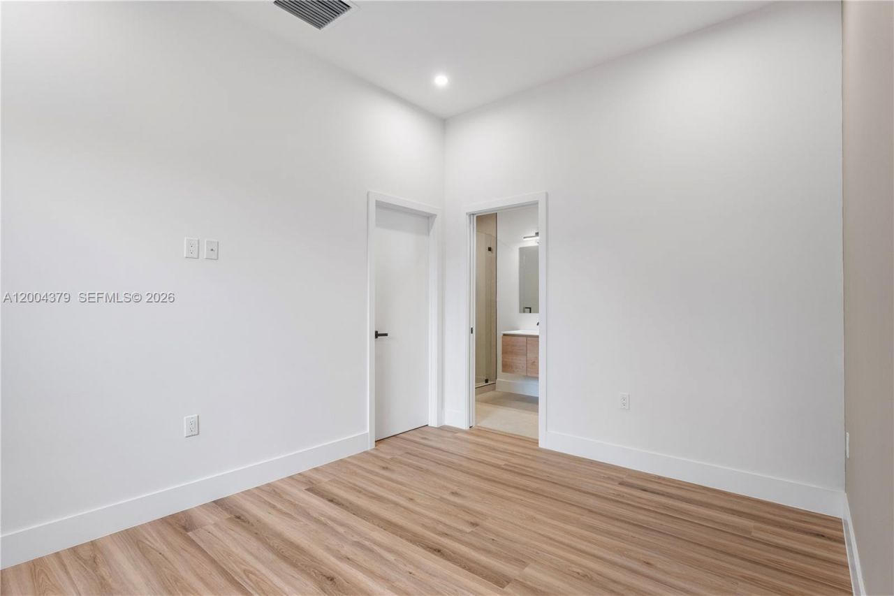 4519 NW 3th St , Miami, FL 33126 Photo