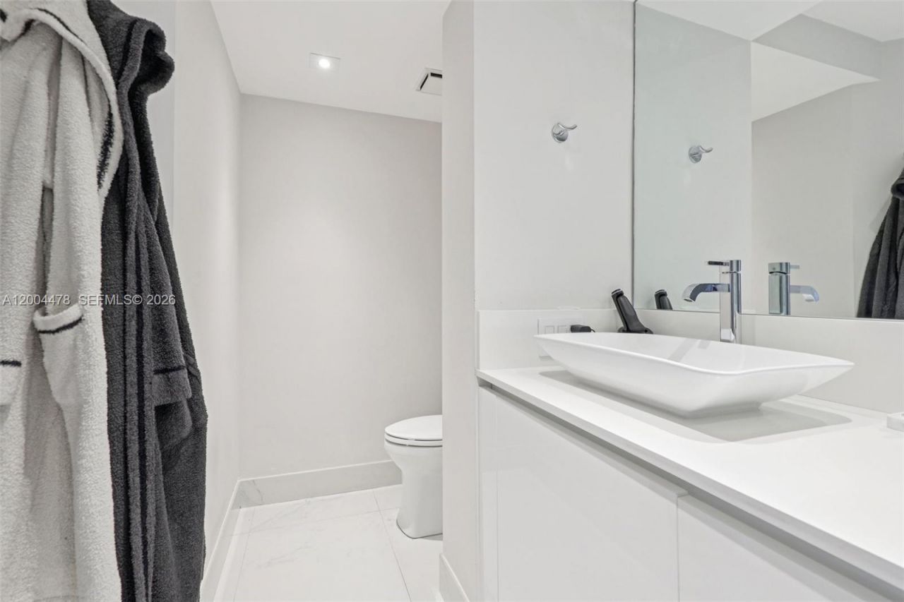 3640 Yacht Club Dr , Unit 1007, Aventura, FL 33180 Photo