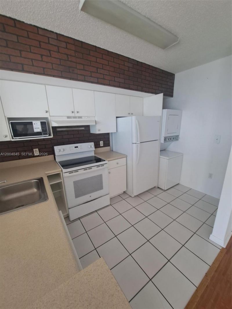 5077 NW 7th St, Unit 1505, Miami, FL 33126 Photo