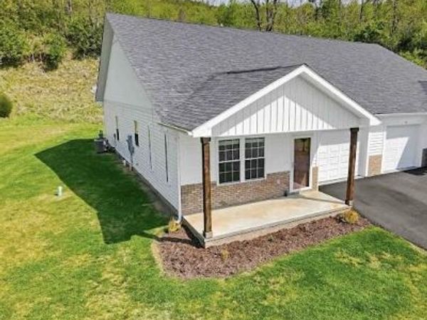 96 Village Court, Unit -, Lebanon, VA 24266