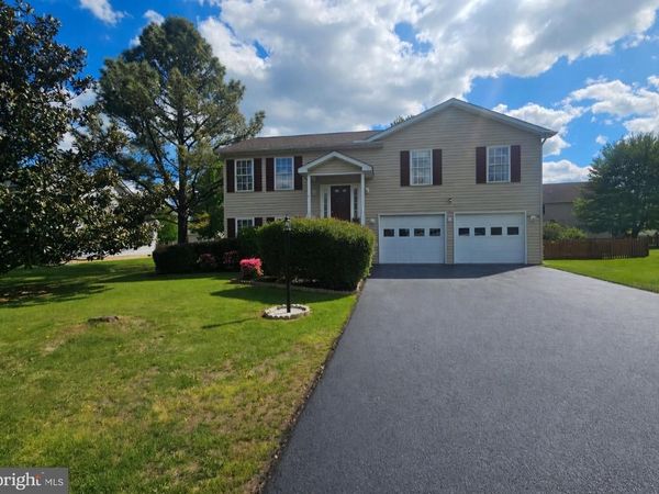 61 CLEMSON DRIVE, FALLING WATERS, WV 25419