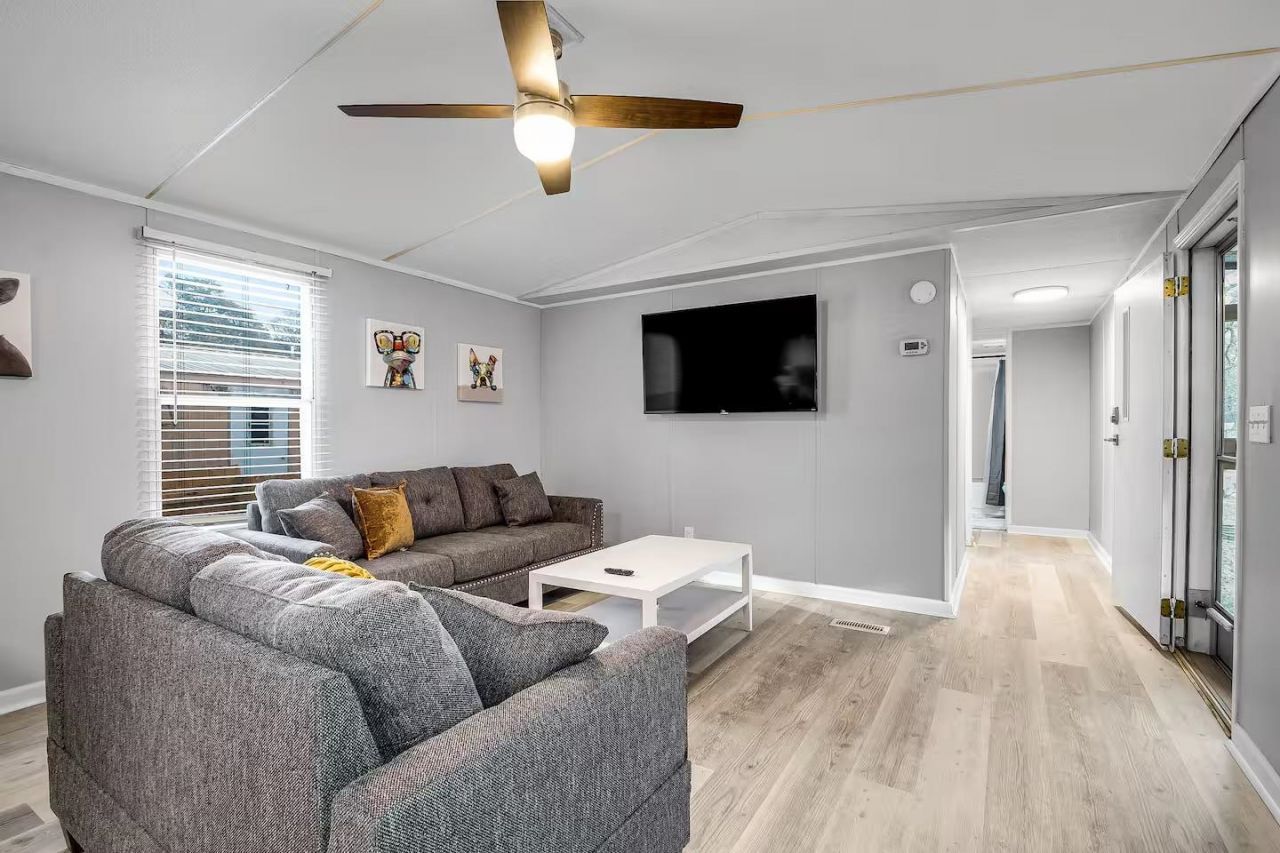 4518 Heron St.  Photo 4