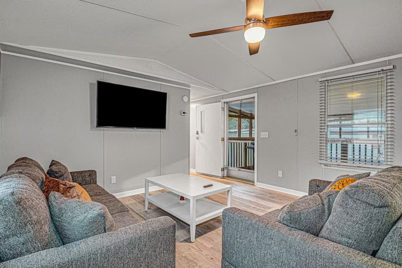 4518 Heron St.  Photo 5