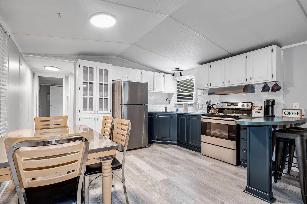 4518 Heron St.  Photo 6