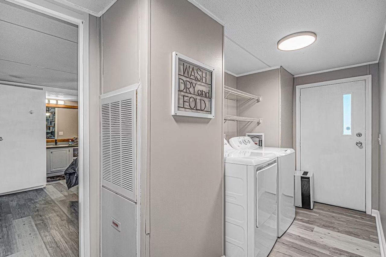 4518 Heron St.  Photo 8