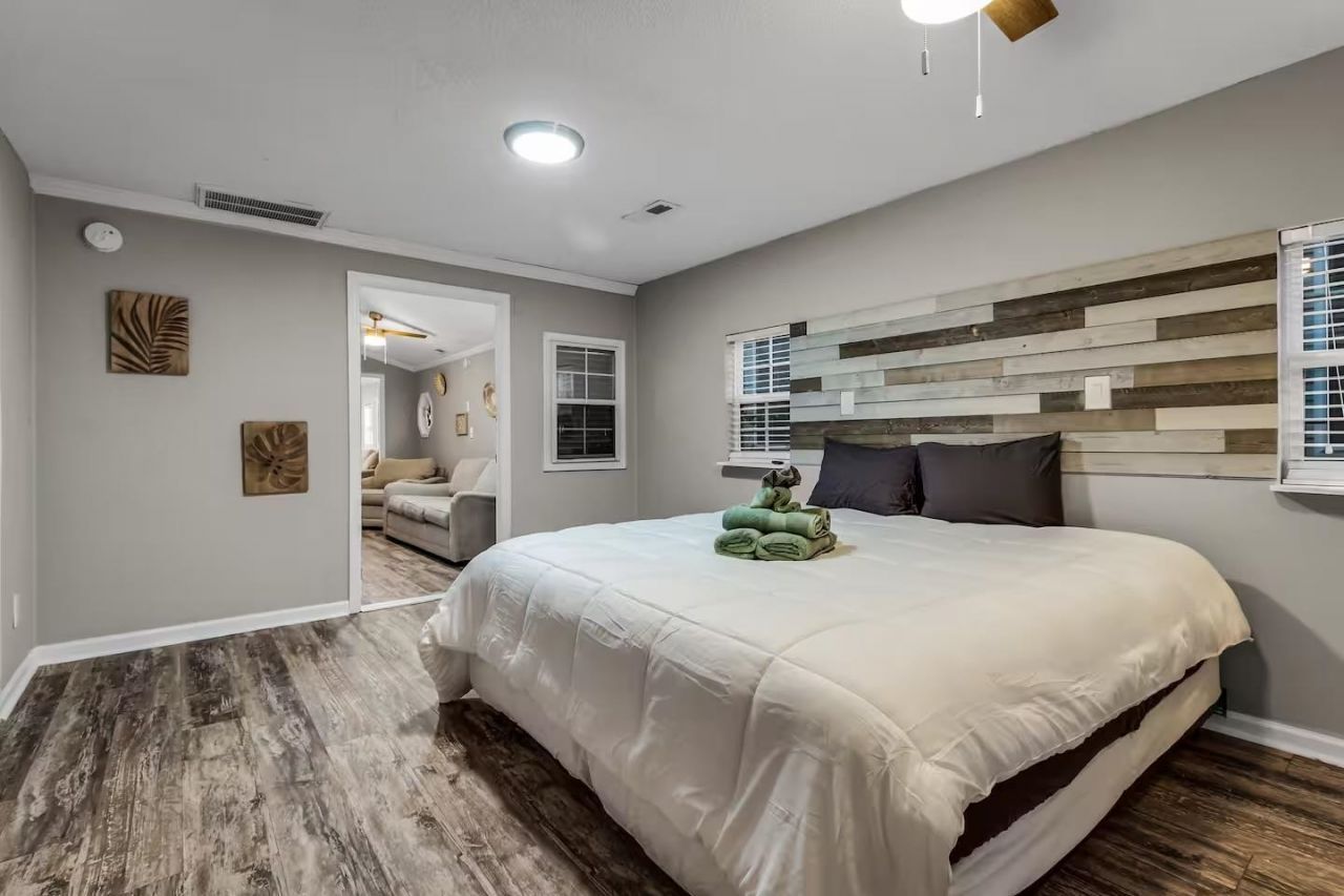 5400 Little River Neck Rd.  Photo 10