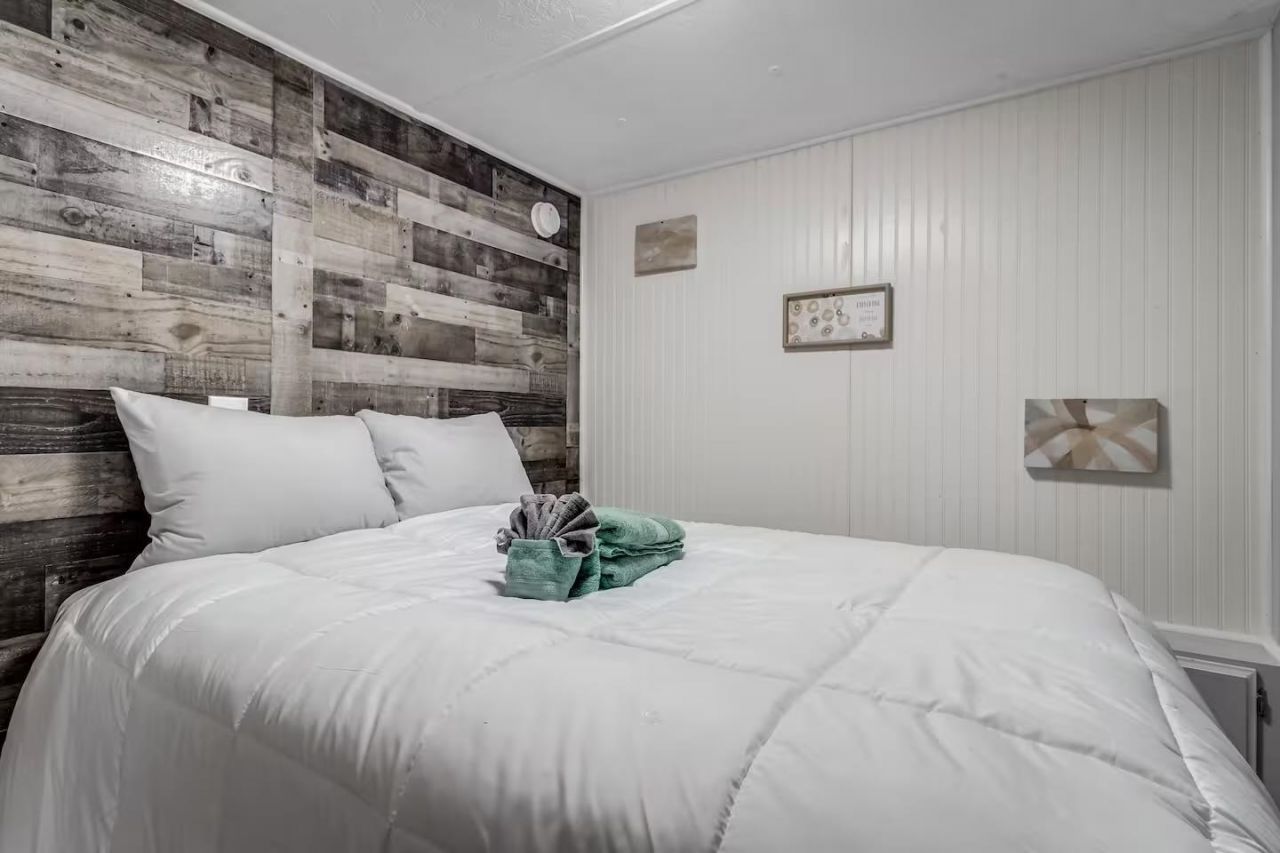 5400 Little River Neck Rd.  Photo 13